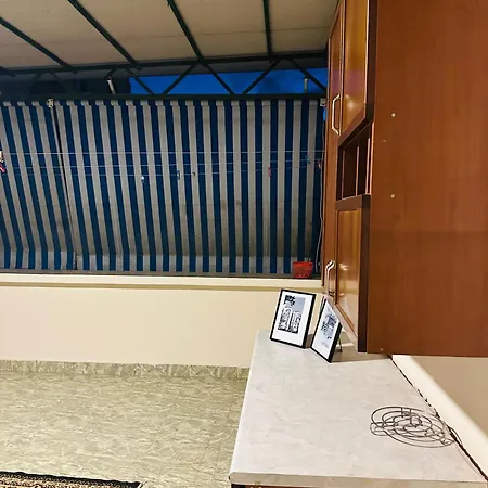 Cozy With Sunny Terrace Apartment *