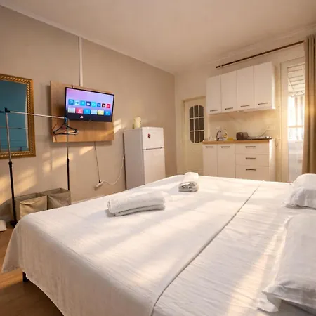 Cozy With Sunny Terrace Apartment Tirana