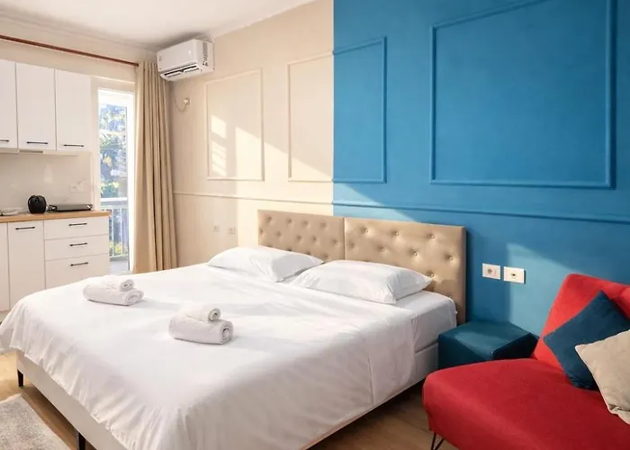 Cozy With Sunny Terrace Apartment